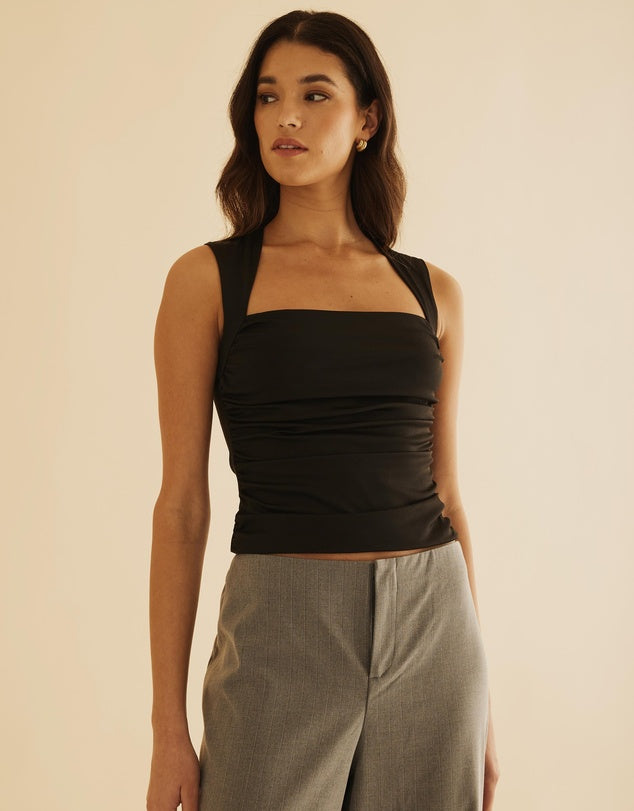 A simple but super flattering top with modern neckline. A great base and shape to wear with just about any bottom