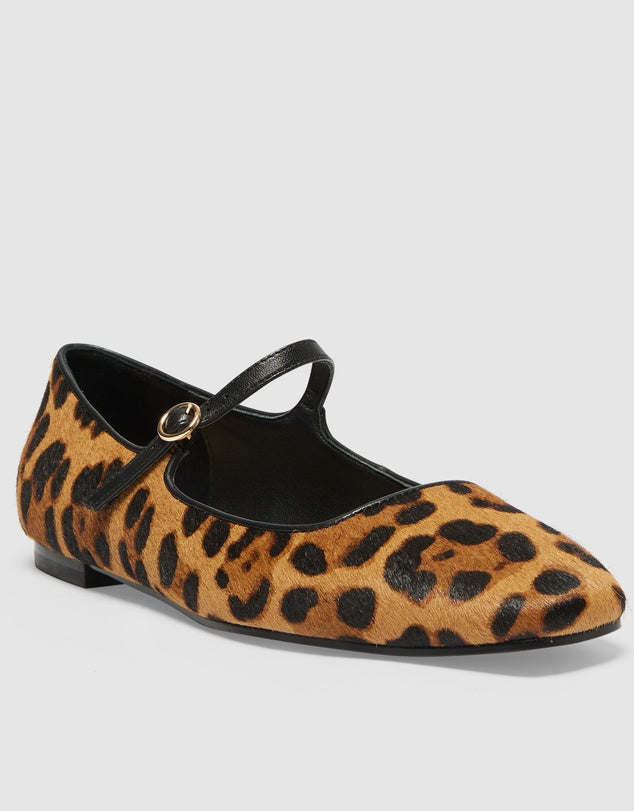 Animal print flats to add some fun to the outfit. I love that there's an extra strap there to keep them nice and secure on your feet.