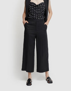 Black Linen Culottes with a great wide leg to cater for your knee brace.